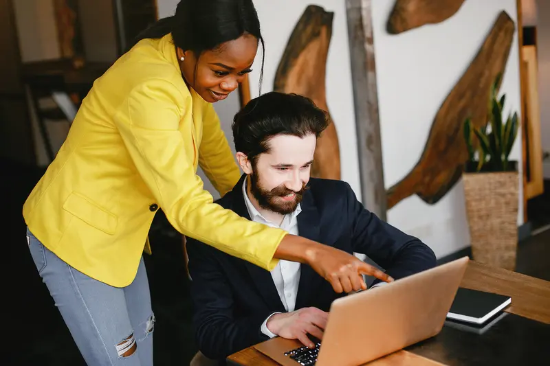 Consultant Odoo accompagnant un client après la mise en production
