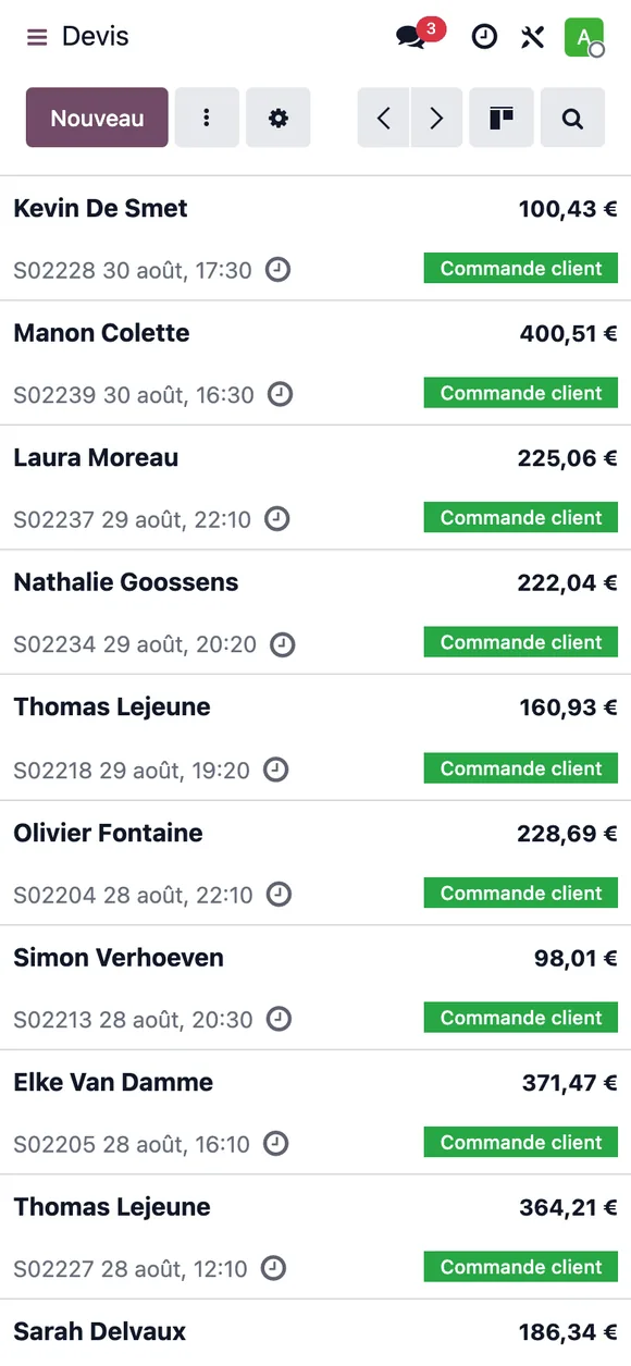 Liste des réservations et commandes affichée sur un téléphone, avec le nom du client, la référence, la date et le montant